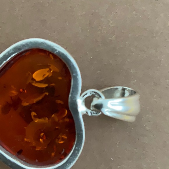 Sterling Silver and Amber Pendent - Picture 5 of 6